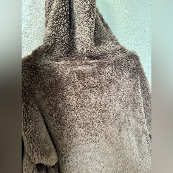 Pebby Forevee Fuzzy Hoodie Size L/XL - Picture 7 of 7